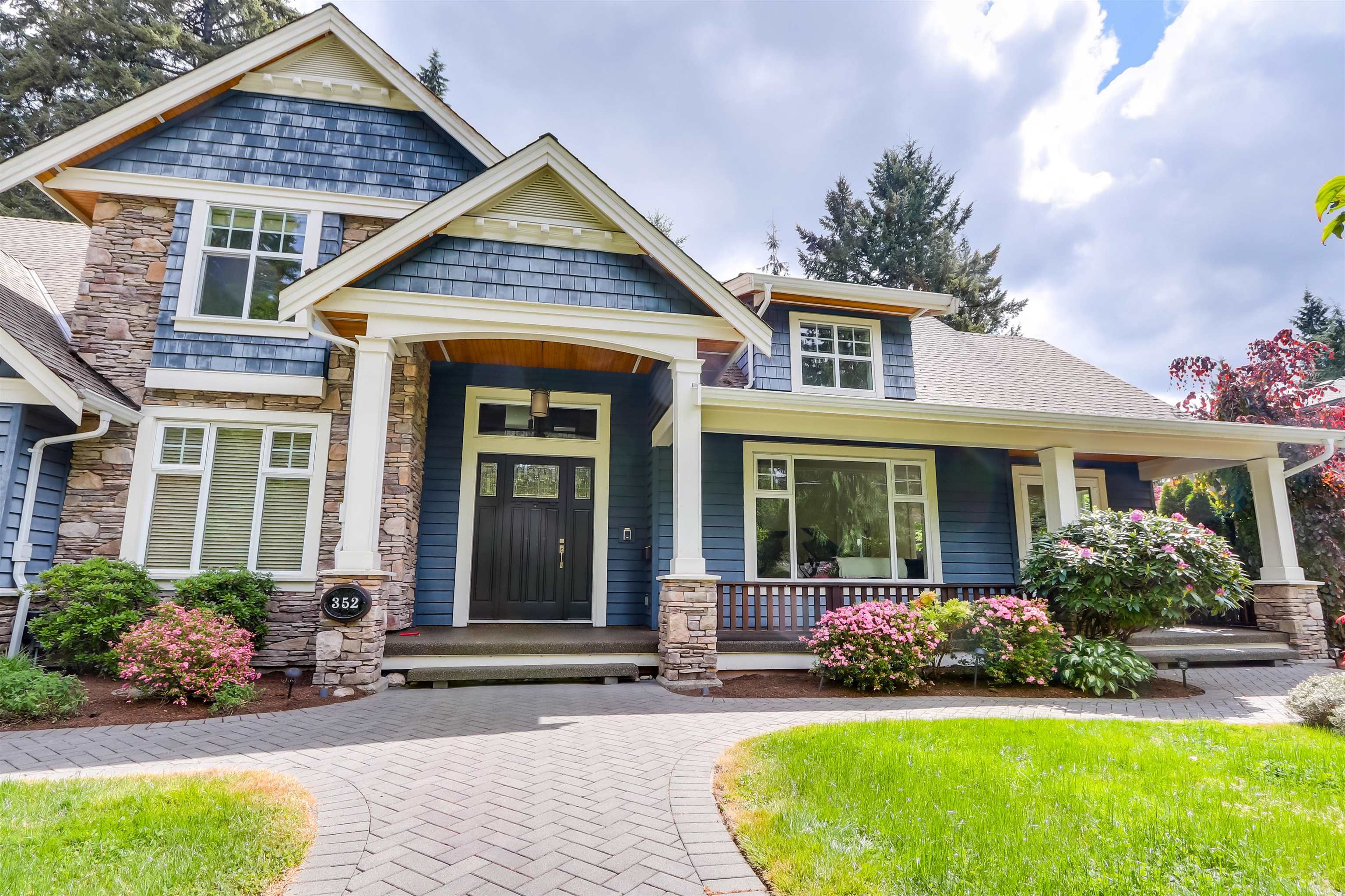 352 St. James Crescent